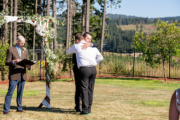 Oregon wedding photographer