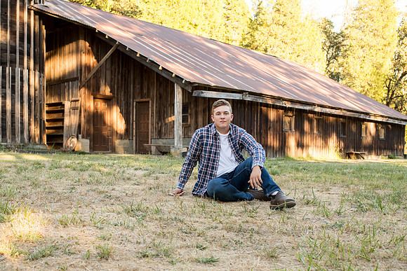 Oregon senior portraits photographer