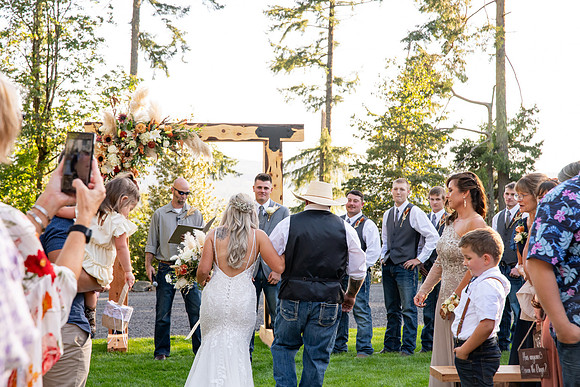 Oregon wedding photographer