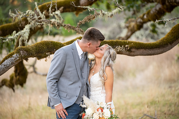 Oregon wedding photographer