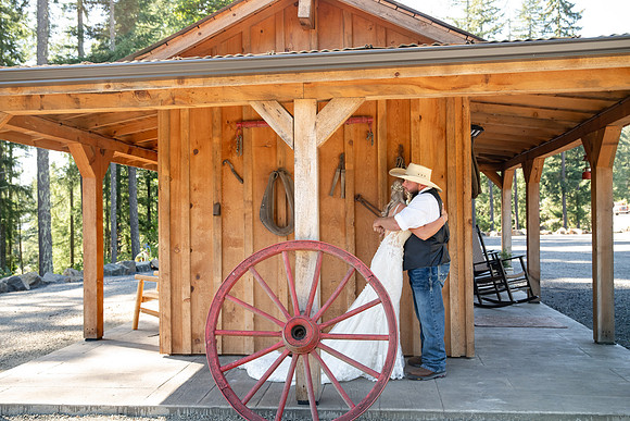 Oregon wedding photographer