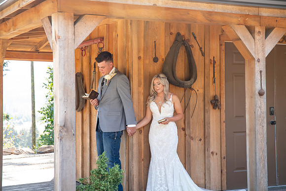 Oregon wedding photographer