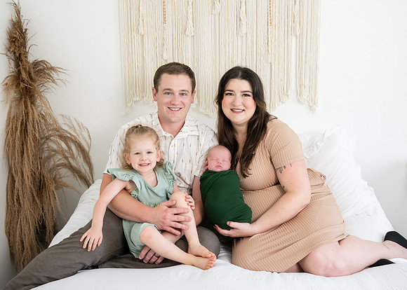 Cassandra and Matthew newborn (1)