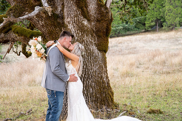Oregon wedding photographer
